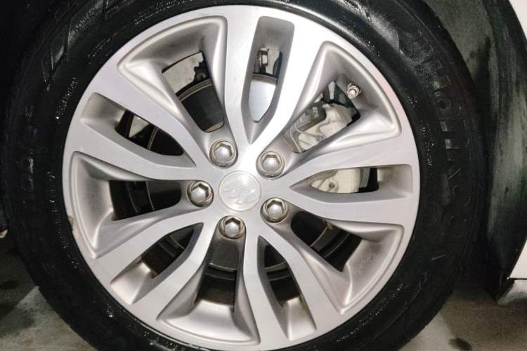 Used Buick GT 2019 18T Automatic Connected Flagship Version China VI Standard Right Front Wheel Hub