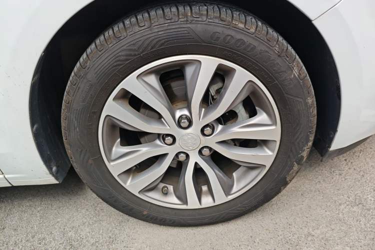 Used Buick GT 2019 18T Automatic Connected Elite Model China VI Standard Right Front Wheel Hub