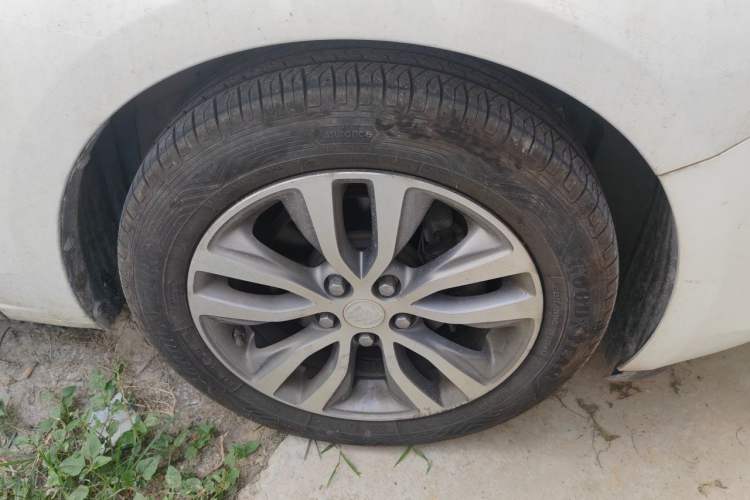 Used Buick GT 2019 18T Automatic Connected Elite Model China V Standard Right Front Wheel Hub