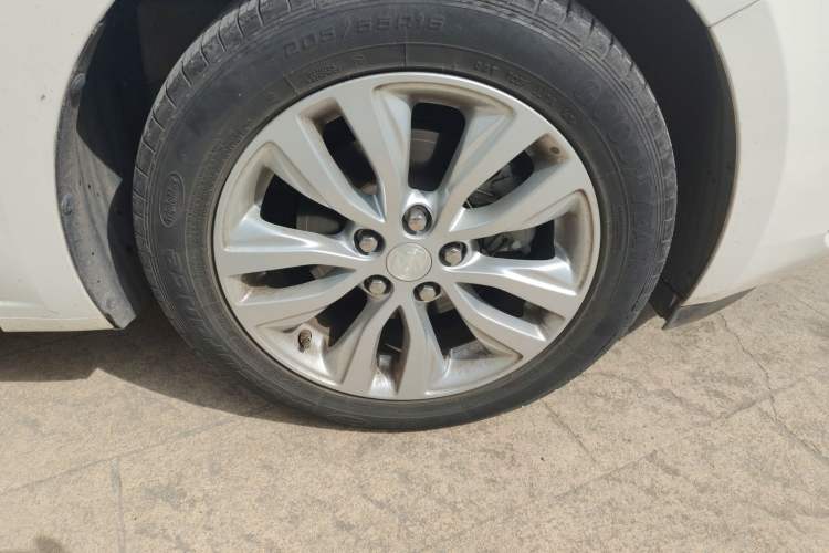 Used Buick GT 2019 15T Dual-Clutch Connected Elite Model China VI Right Front Wheel Hub