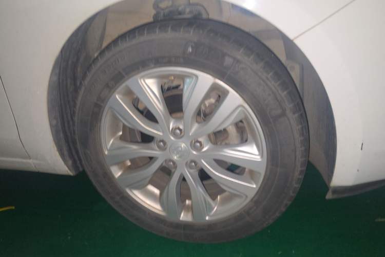 Used Buick GT 2019 15T Dual-Clutch Connected Elite Model China VI Right Front Wheel Hub
