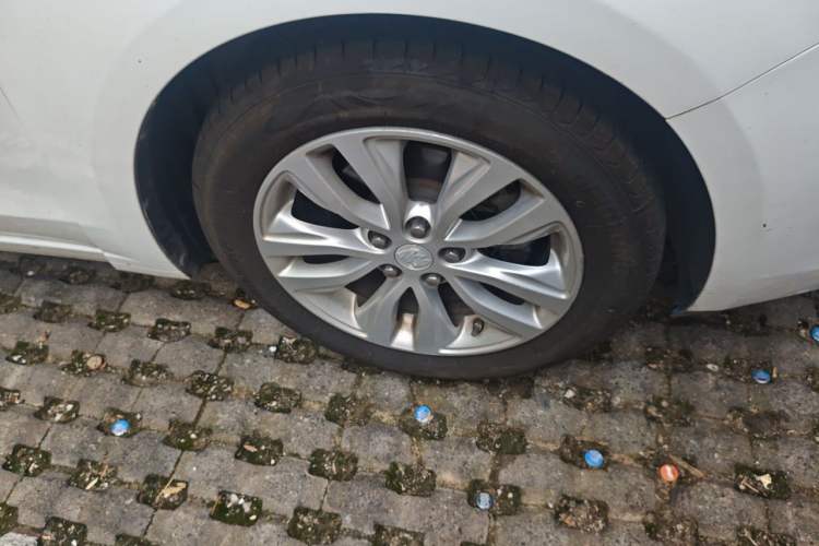 Used Buick GT 2019 15T Dual-Clutch Connected Elite Version China V Standard Right Front Wheel Hub