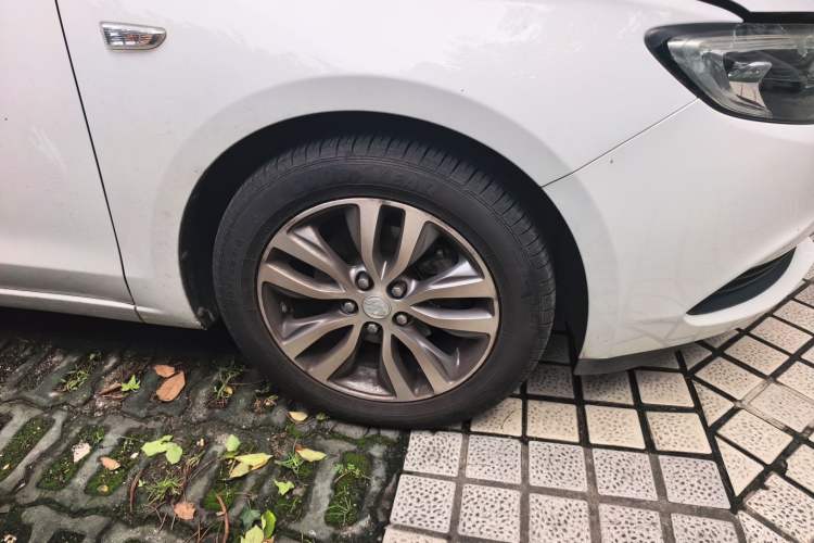 Used Buick GT 2019 18T Automatic Connected Elite Model China VI Standard Right Front Wheel Hub