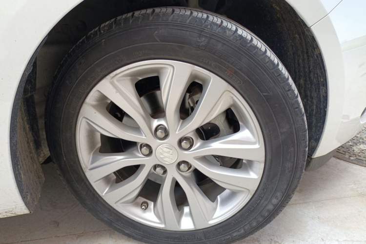 Used Buick GT 2019 15T Dual-Clutch Connected Elite Model China VI Right Front Wheel Hub