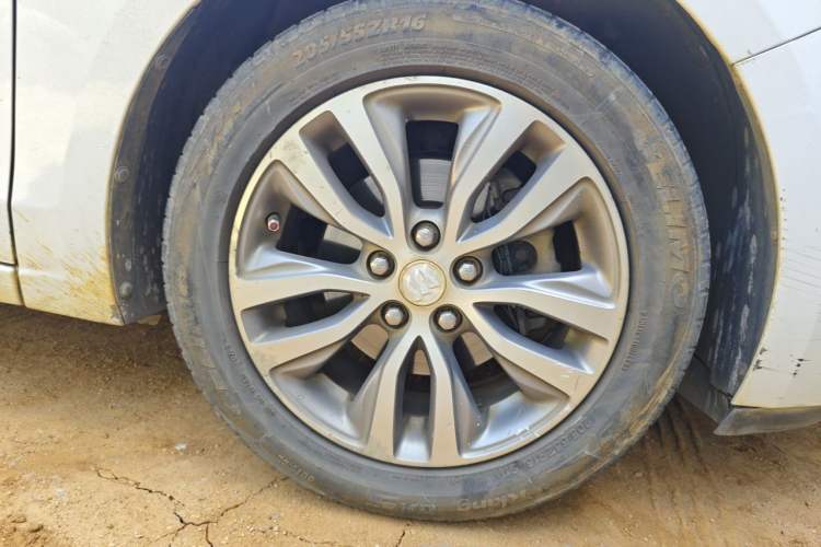 Used Buick GT 2019 18T Automatic Connected Flagship Version China VI Standard Right Front Wheel Hub