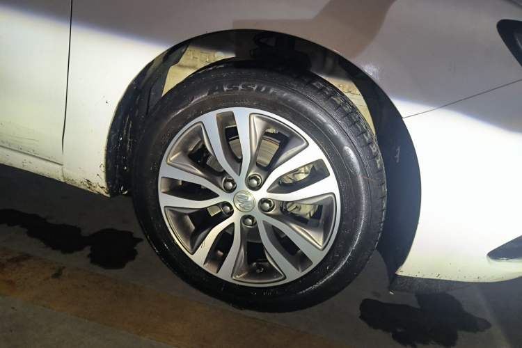 Used Buick GT 2019 18T Automatic Connected Elite Model China VI Standard Right Front Wheel Hub