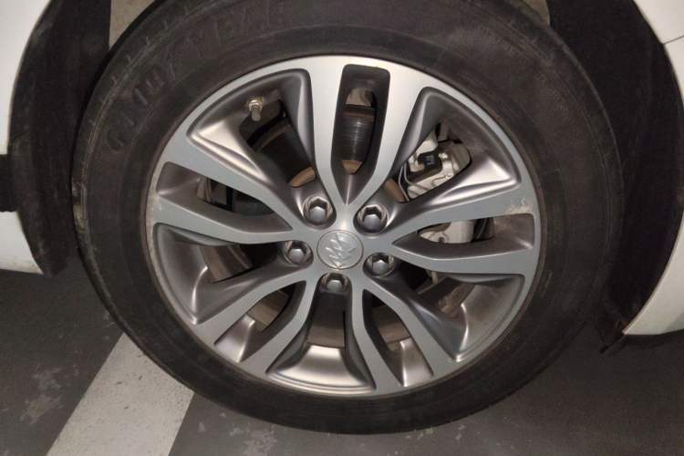 Used Buick GT 2019 18T Automatic Connected Flagship Version China VI Standard Right Front Wheel Hub