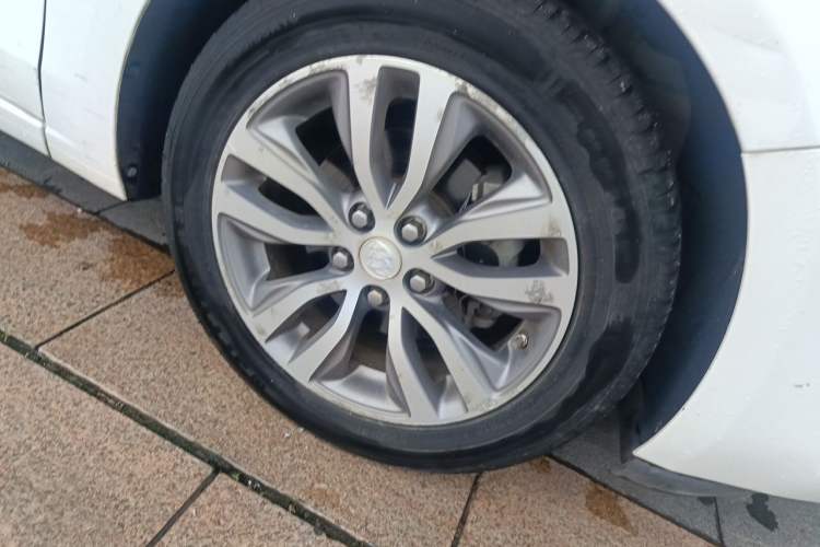 Used Buick GT 2019 18T Automatic Connected Elite Model China V Standard Right Front Wheel Hub