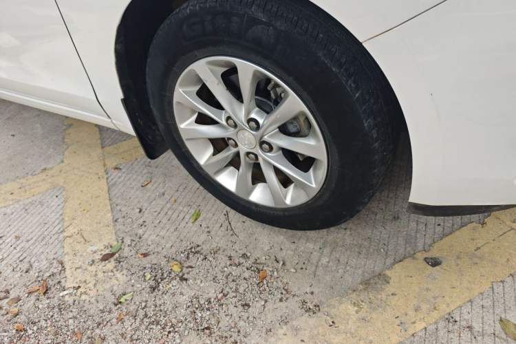 Used Buick GT 2019 15T Dual-Clutch Advanced Version China VI Standard Right Front Wheel Hub