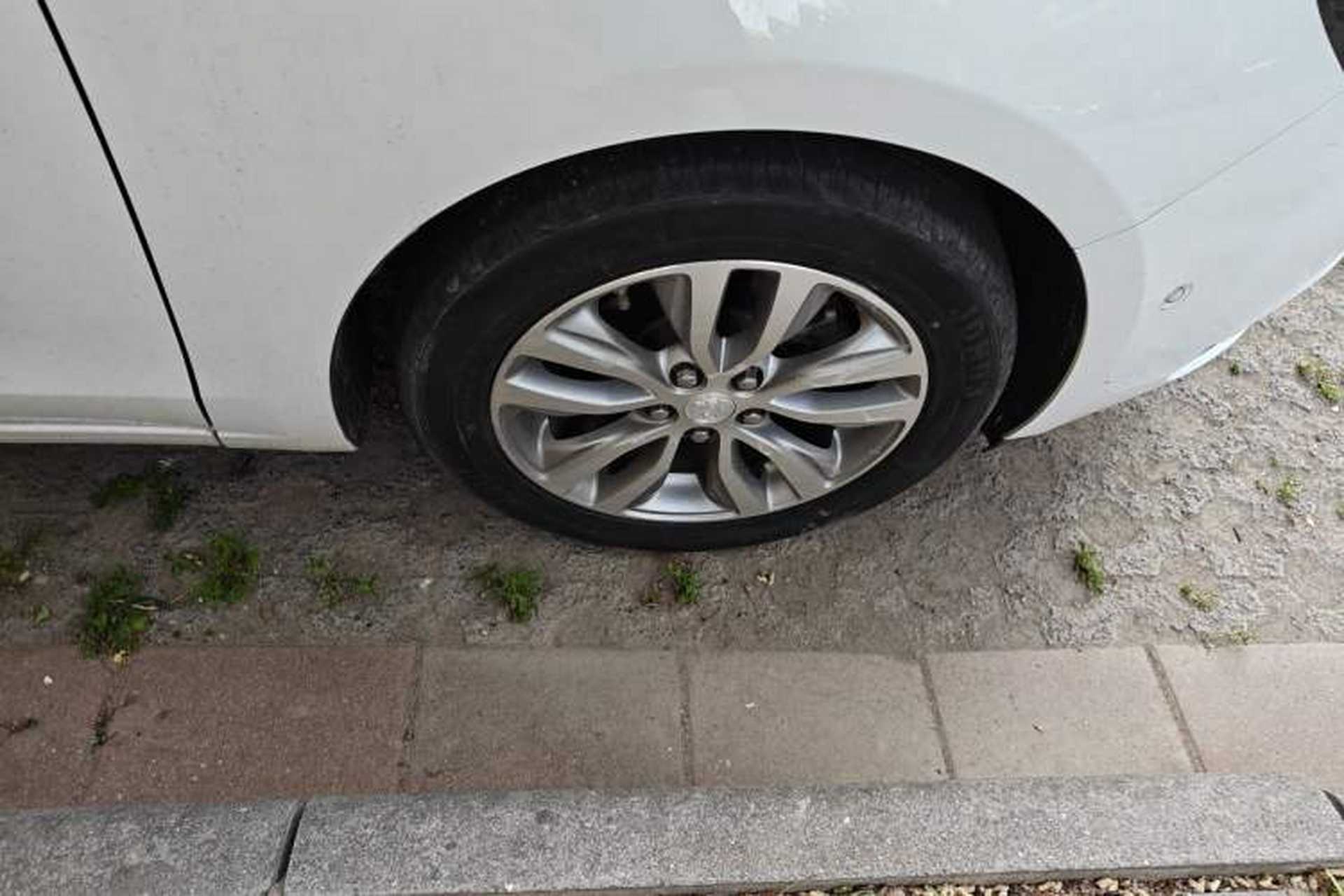 Used Buick GT 2019 18T Automatic Connected Flagship Version China VI Standard Right Front Wheel Hub