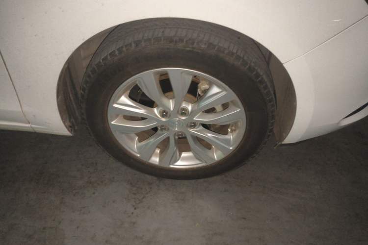 Used Buick GT 2019 15T Dual-Clutch Connected Elite Model China VI Right Front Wheel Hub