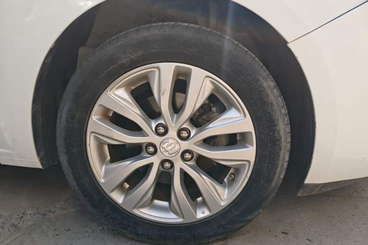 Used Buick GT 2019 15T Dual-Clutch Connected Elite Version China V Standard Right Front Wheel Hub