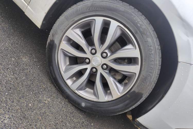 Used Buick GT 2019 18T Automatic Connected Elite Model China V Standard Right Front Wheel Hub