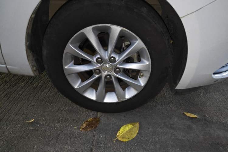 Used Buick GT 2019 15T Dual-Clutch Advanced Version China VI Standard Right Front Wheel Hub
