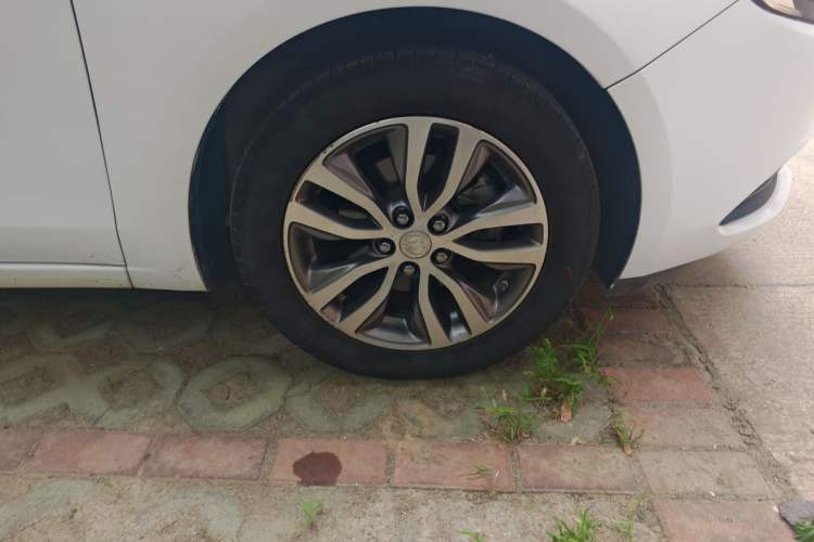 Used Buick GT 2019 18T Automatic Connected Elite Model China VI Standard Right Front Wheel Hub