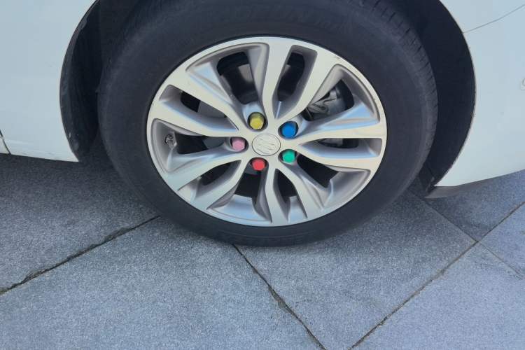 Used Buick GT 2019 18T Automatic Connected Flagship Version China VI Standard Right Front Wheel Hub