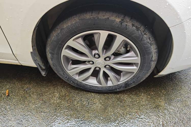 Used Buick GT 2019 18T Automatic Connected Elite Model China V Standard Right Front Wheel Hub