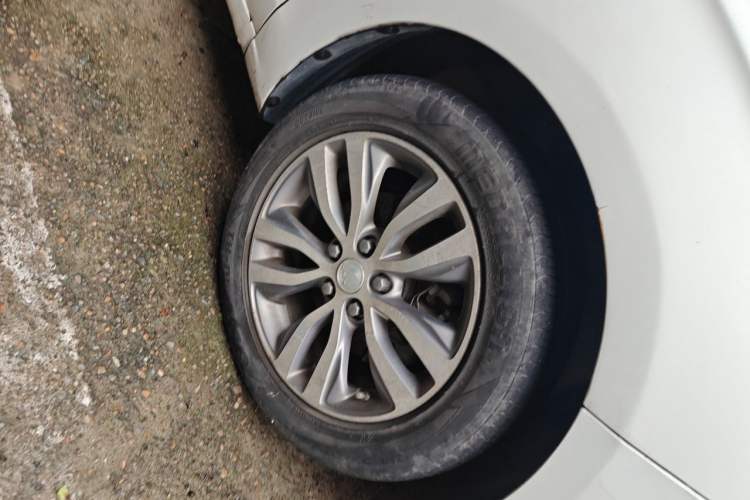 Used Buick GT 2019 18T Automatic Connected Elite Model China VI Standard Right Front Wheel Hub