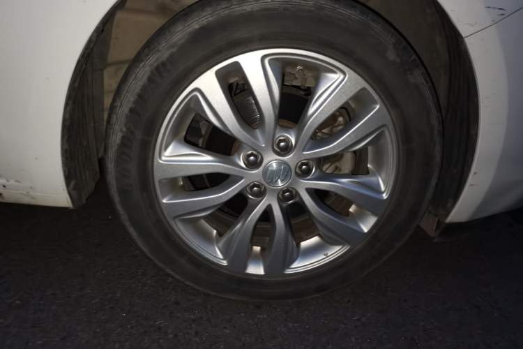 Used Buick GT 2019 15T Dual-Clutch Connected Elite Model China VI Right Front Wheel Hub