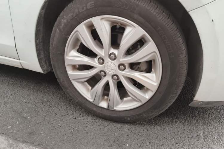 Used Buick GT 2019 15T Dual-Clutch Connected Elite Version China V Standard Right Front Wheel Hub