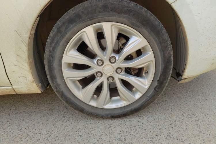 Used Buick GT 2019 15T Dual-Clutch Connected Elite Model China VI Right Front Wheel Hub