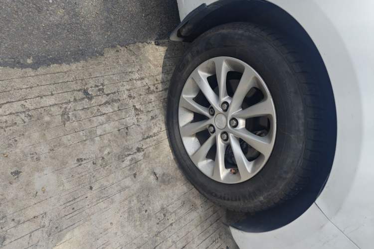 Used Buick GT 2019 15T Dual-Clutch Advanced Version China VI Standard Right Front Wheel Hub