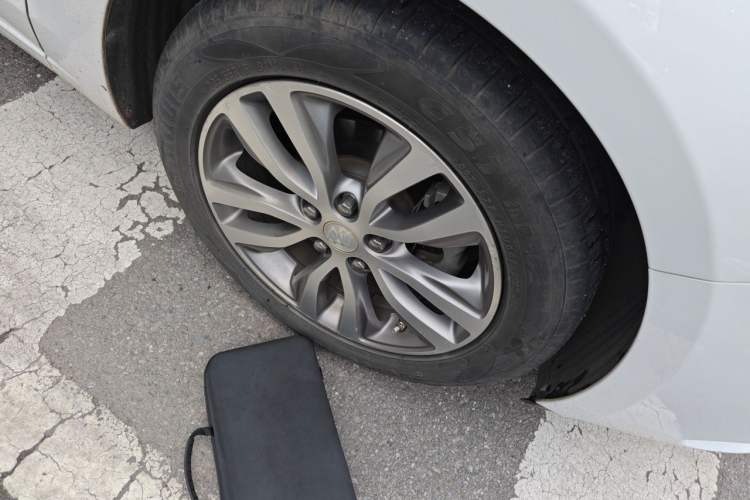 Used Buick GT 2019 18T Automatic Connected Elite Model China V Standard Right Front Wheel Hub