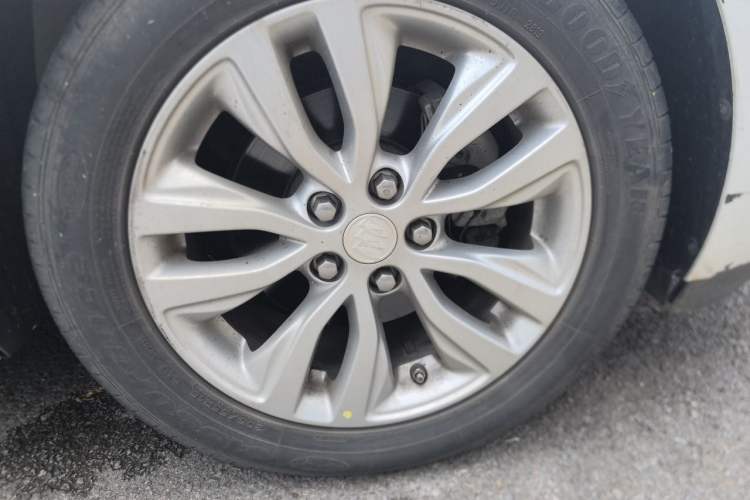 Used Buick GT 2019 15T Dual-Clutch Connected Elite Model China VI Right Front Wheel Hub