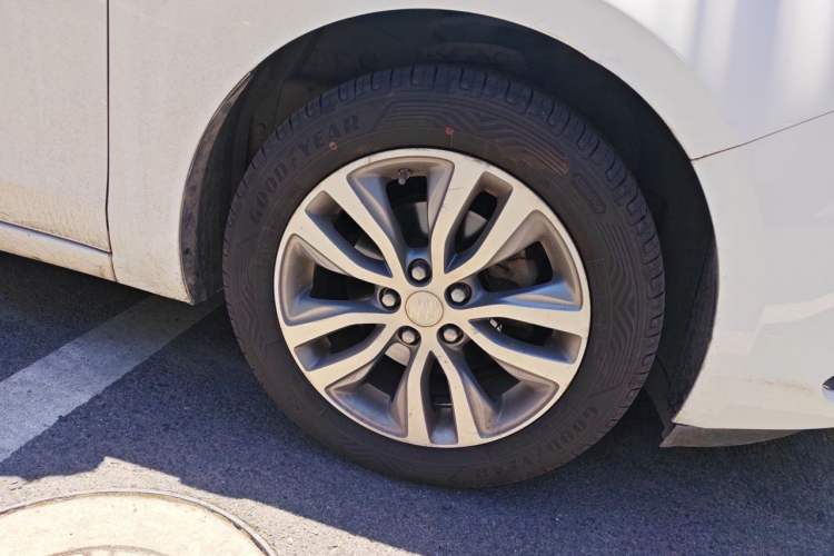 Used Buick GT 2019 18T Automatic Connected Elite Model China VI Standard Right Front Wheel Hub