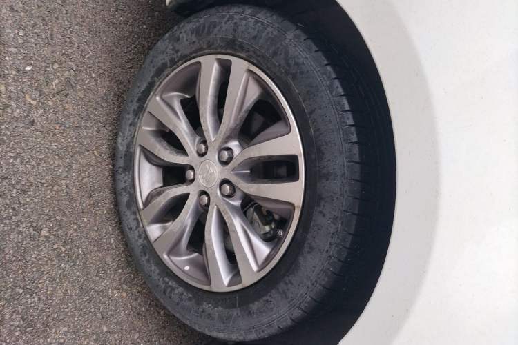 Used Buick GT 2019 18T Automatic Connected Elite Model China V Standard Right Front Wheel Hub
