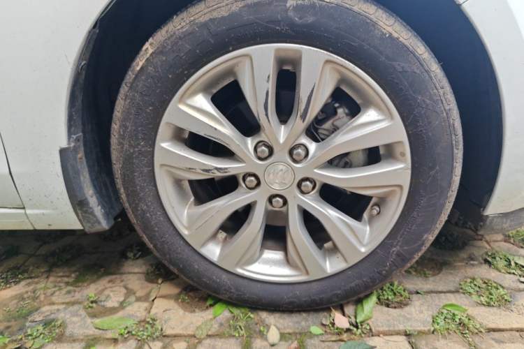 Used Buick GT 2019 15T Dual-Clutch Connected Elite Model China VI Right Front Wheel Hub
