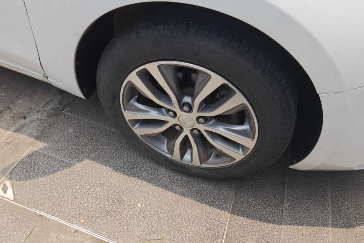 Used Buick GT 2019 18T Automatic Connected Elite Model China V Standard Right Front Wheel Hub