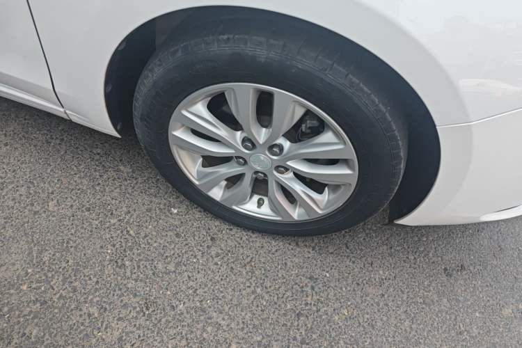Used Buick GT 2019 15T Dual-Clutch Connected Elite Model China VI Right Front Wheel Hub