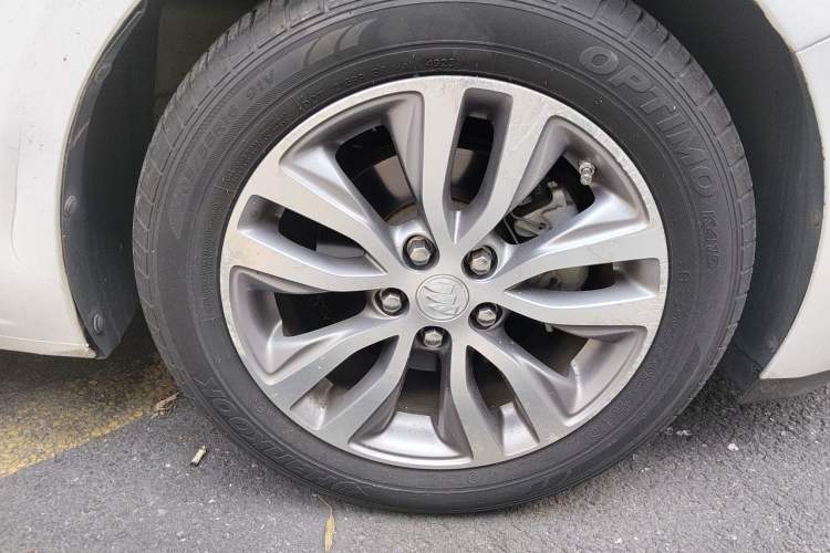 Used Buick GT 2019 18T Automatic Connected Elite Model China V Standard Right Front Wheel Hub