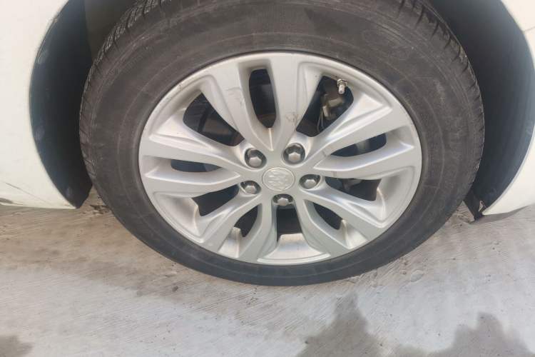 Used Buick GT 2019 15T Dual-Clutch CrossFire Limited Edition Fearless Version Right Front Wheel Hub