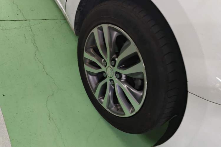 Used Buick GT 2019 18T Automatic Connected Elite Model China V Standard Right Front Wheel Hub