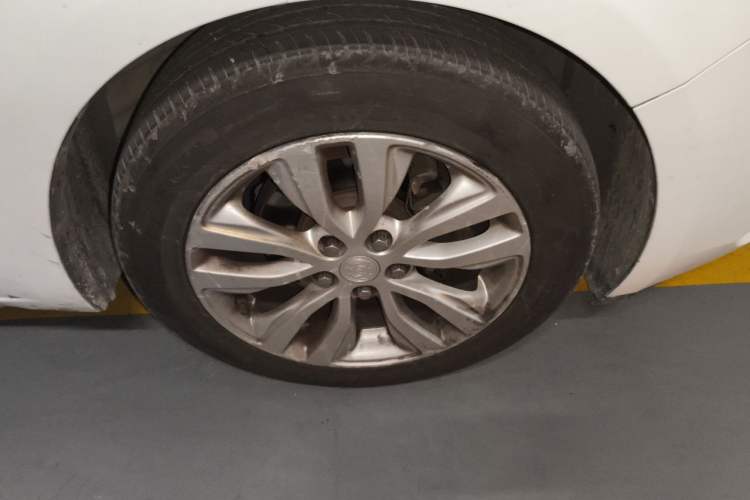 Used Buick GT 2019 15T Dual-Clutch Connected Elite Version China V Standard Right Front Wheel Hub