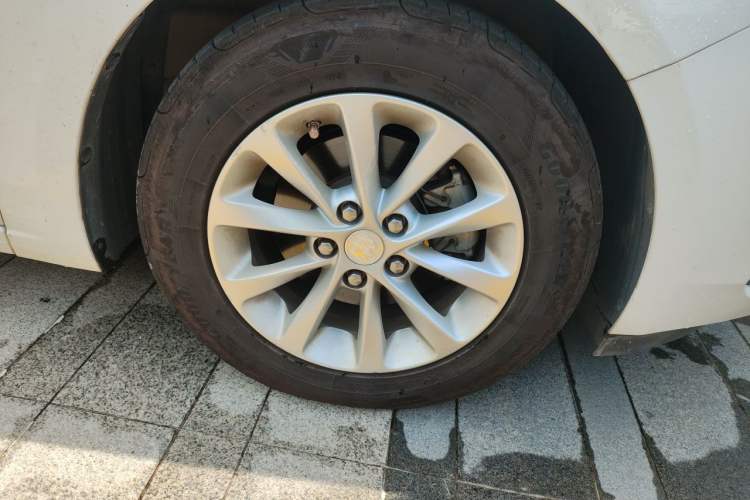 Used Buick GT 2019 15T Dual-Clutch Advanced Version China VI Standard Right Front Wheel Hub