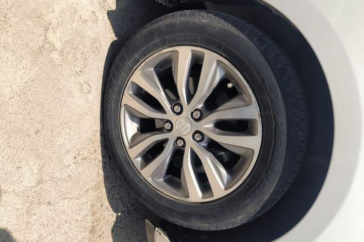 Used Buick GT 2019 18T Automatic Connected Flagship Version China VI Standard Right Front Wheel Hub