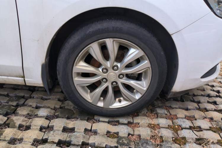 Used Buick GT 2019 15T Dual-Clutch Connected Elite Model China VI Right Front Wheel Hub