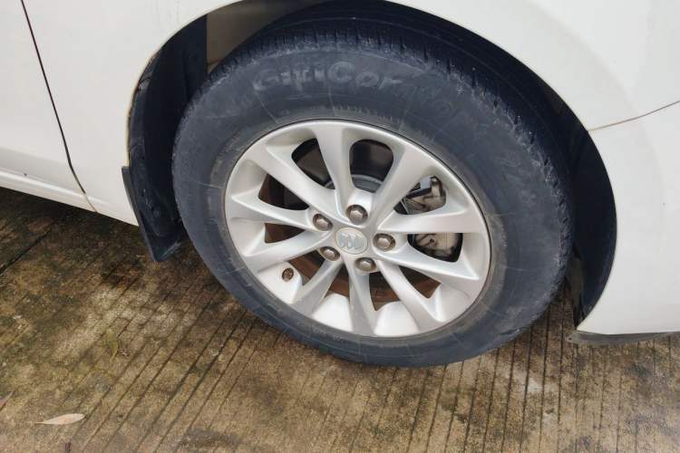 Used Buick GT 2019 15T Dual-Clutch Advanced Version China VI Standard Right Front Wheel Hub