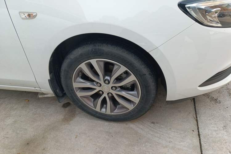 Used Buick GT 2019 18T Automatic Connected Elite Model China VI Standard Right Front Wheel Hub
