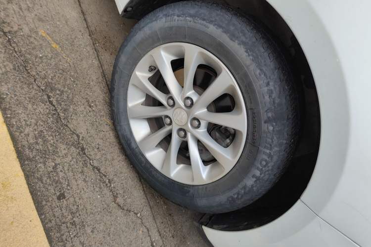 Used Buick GT 2019 15T Dual-Clutch Advanced Version China VI Standard Right Front Wheel Hub