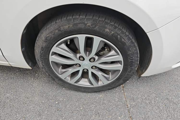 Used Buick GT 2019 18T Automatic Connected Elite Model China VI Standard Right Front Wheel Hub