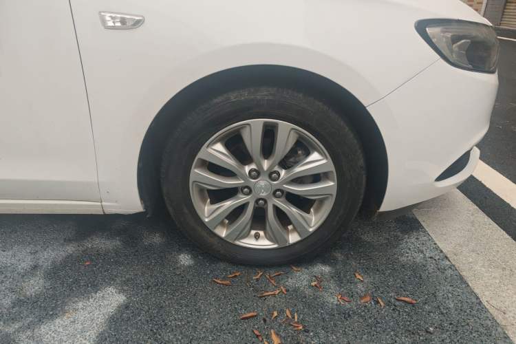 Used Buick GT 2019 15T Dual-Clutch Connected Elite Model China VI Right Front Wheel Hub