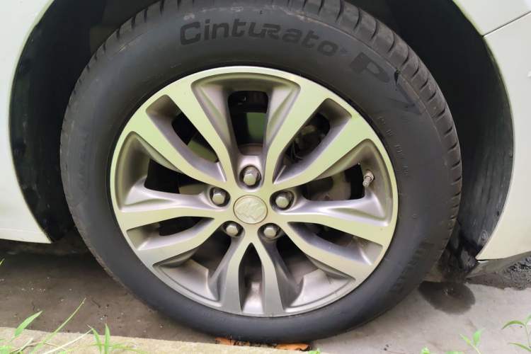 Used Buick GT 2019 18T Automatic Connected Elite Model China V Standard Right Front Wheel Hub