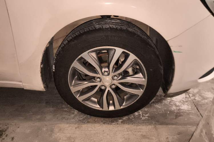 Used Buick GT 2019 18T Automatic Connected Elite Model China VI Standard Right Front Wheel Hub