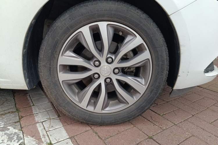 Used Buick GT 2019 18T Automatic Connected Elite Model China V Standard Right Front Wheel Hub