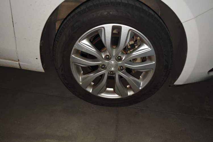 Used Buick GT 2019 15T Dual-Clutch Connected Elite Version China V Standard Right Front Wheel Hub