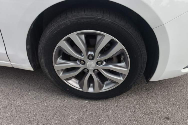 Used Buick GT 2019 18T Automatic Connected Elite Model China V Standard Right Front Wheel Hub